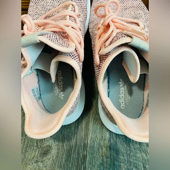 🎉SALE🎉Adidas Tubular Shadow sneakers - Picture 7 of 9